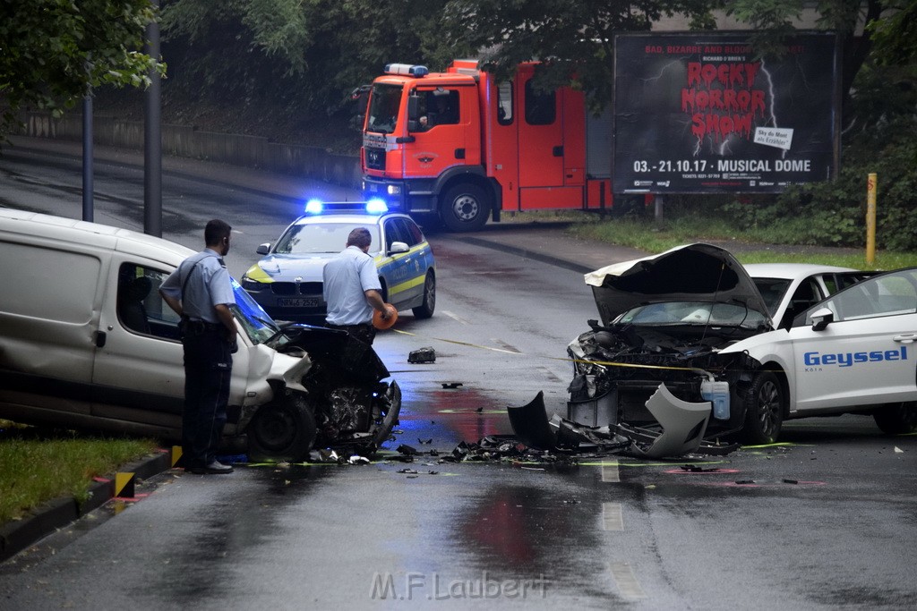 VU Frontal Koeln Hoehenhaus Berlinerstr vor Leuchterstr P17.JPG - Miklos Laubert